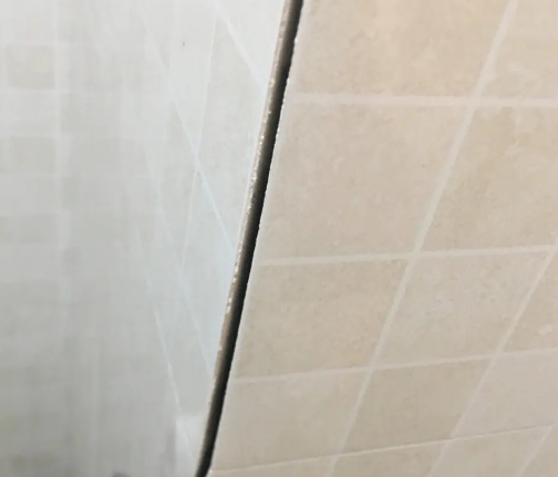 寒亭瓷砖空鼓维修公司分享阳台瓷砖脱落的修复过程可以分为以下几个步骤