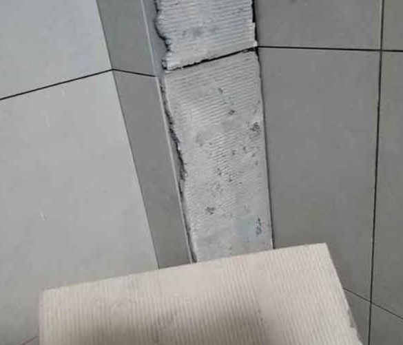 寒亭瓷砖空鼓维修公司分享下厨房瓷砖脱落的补救措施。